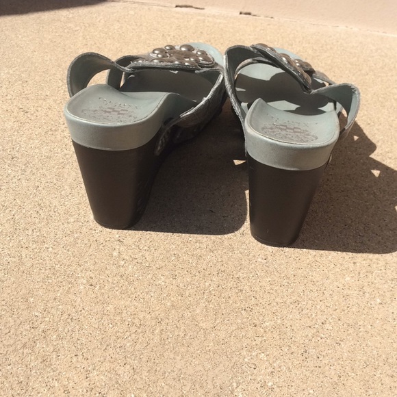 Vince Camuto grey & silver leather wedge sandals - Picture 5 of 6